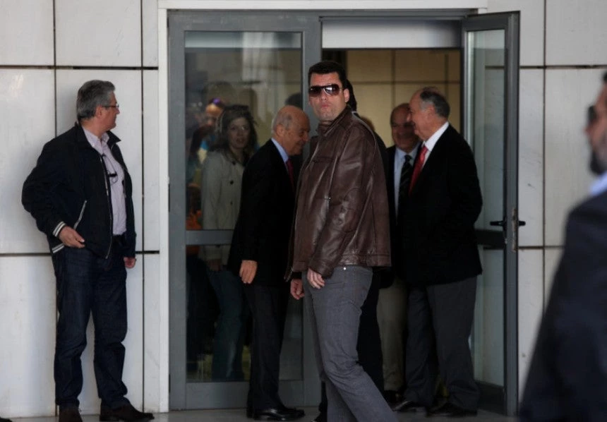 Διάρρηξη – μυστήριο στο σπίτι του αστυνομικού που δολοφόνησε την οικογένειά του!
